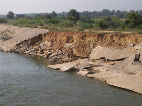 Flood damage to the embankment of the River Adyar