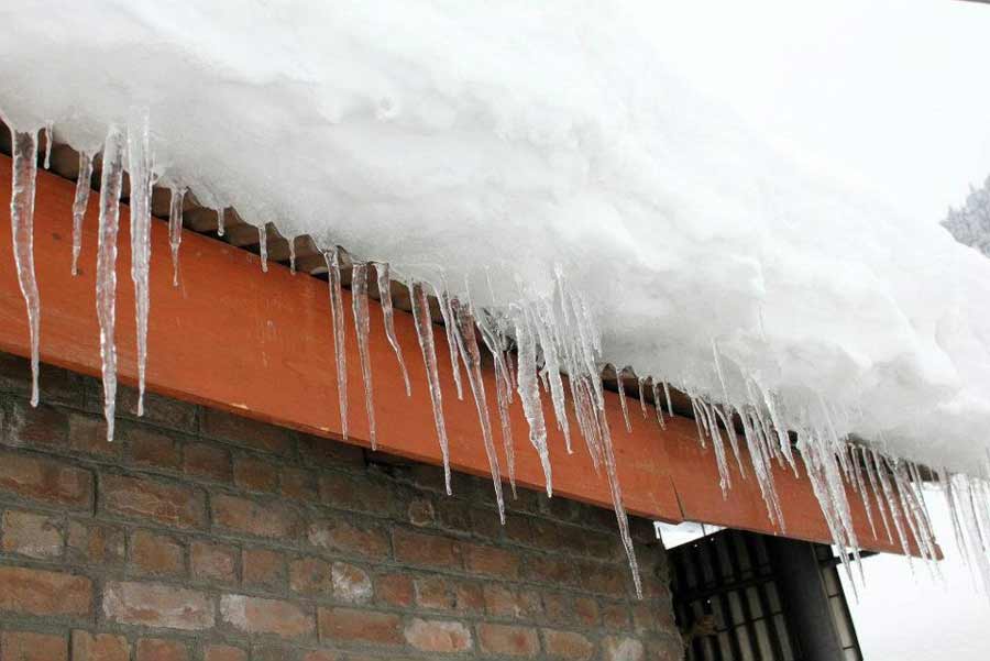 Deep snow on a roof